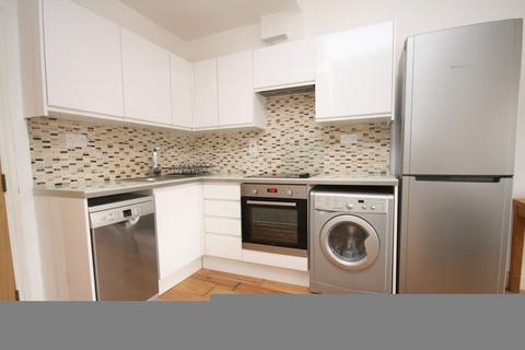 2 bedroom flat to rent, Rathcoole gardens, Crouch Hill