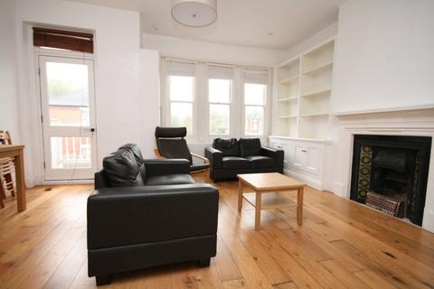 2 bedroom flat to rent, Rathcoole gardens, Crouch Hill