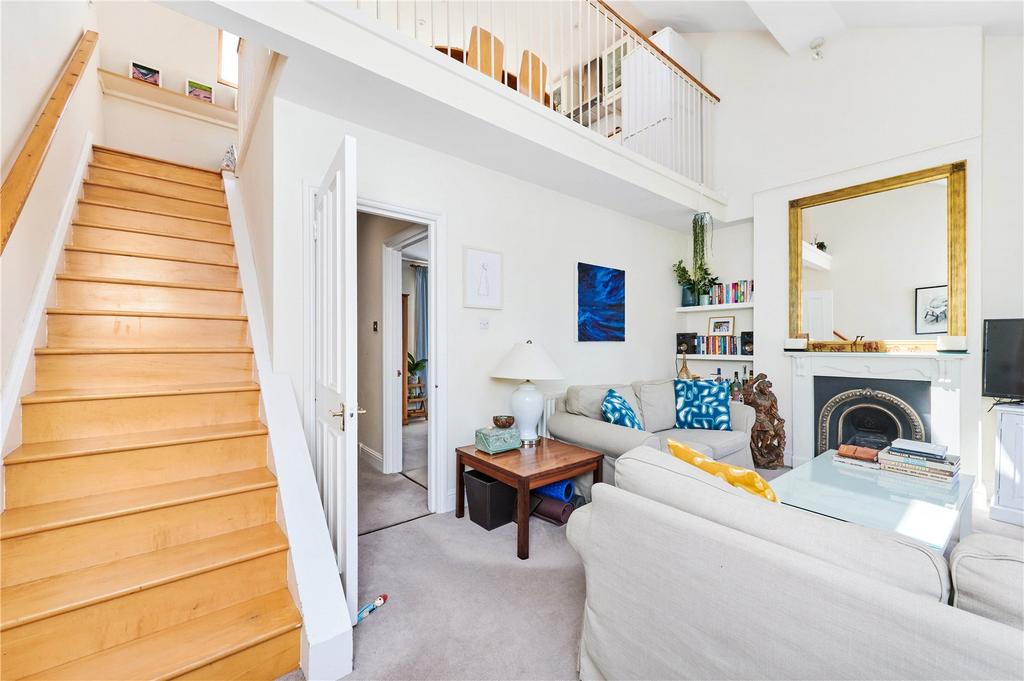 Broughton Road, Fulham, London, SW6 2 bed flat £735,000