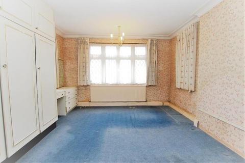 38 Shaftesbury Avenue, Kenton, Harrow, HA3 0QY