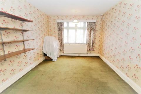 38 Shaftesbury Avenue, Kenton, Harrow, HA3 0QY
