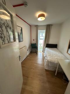 1 bedroom in a house share to rent, Buckingham Road, Room 5, London E18 2NH