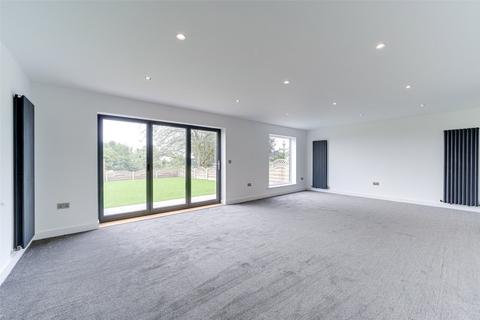 4 bedroom semi-detached house for sale - Spen View Lane, Bierley, Bradford, West Yorkshire, BD4