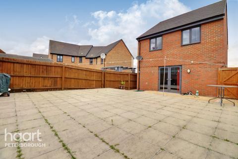 4 bedroom detached house for sale - Glover Drive, Peterborough