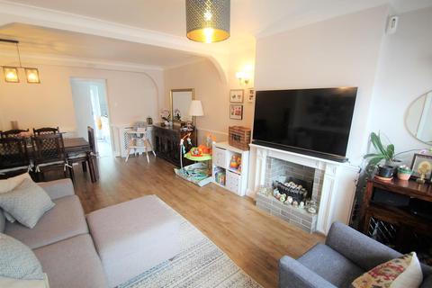 51 Cassiobury Avenue, Feltham, TW14 9JE