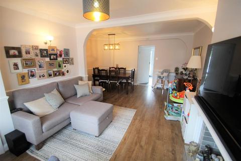 51 Cassiobury Avenue, Feltham, TW14 9JE