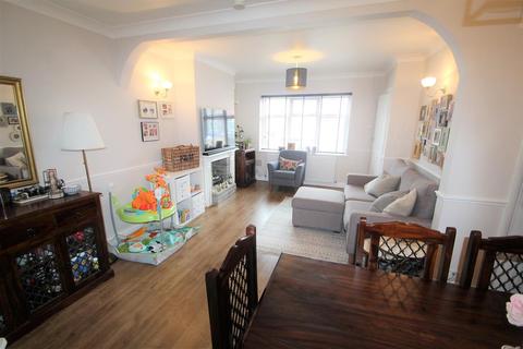 51 Cassiobury Avenue, Feltham, TW14 9JE