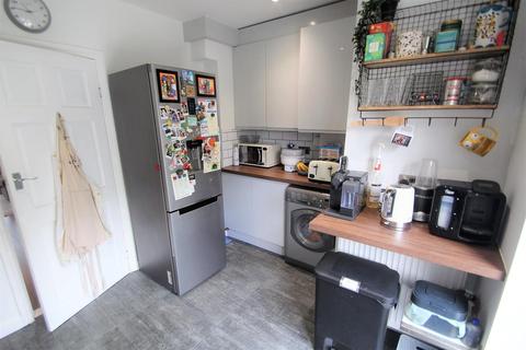 51 Cassiobury Avenue, Feltham, TW14 9JE