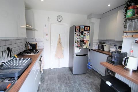51 Cassiobury Avenue, Feltham, TW14 9JE