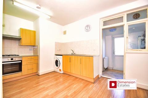 3 bedroom terraced house to rent, Shipman Road, London, E16