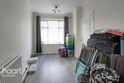 11 Laurel Crescent, Romford, RM7 0RU