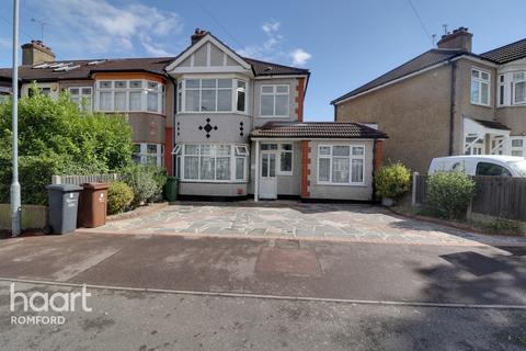 11 Laurel Crescent, Romford, RM7 0RU
