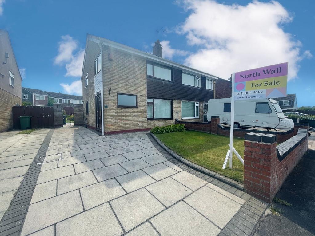 Arklow Drive, Hale Village 3 bed semidetached house £240,000