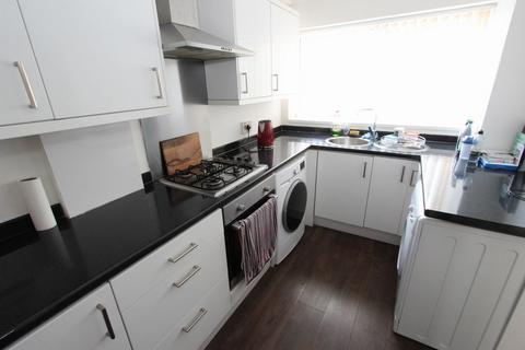 3 bedroom terraced house to rent, Horstone Crescent, Great Sutton, Ellesmere Port, Cheshire, CH66