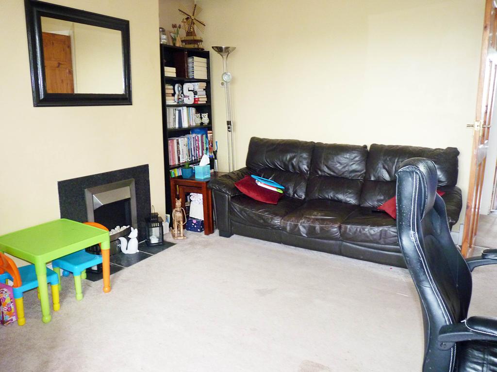 Quebec Drive, East Kilbride G75 2 bed flat for sale £71,250