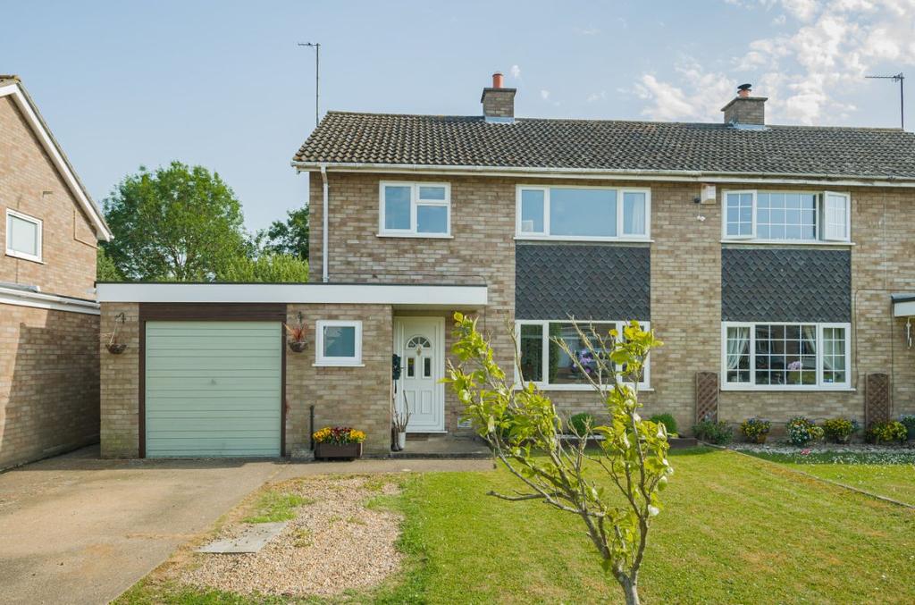 Rosemary Drive, Bromham, Bedford 3 bed semidetached house £425,000