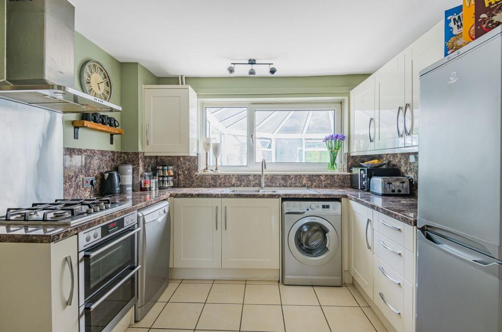 Rosemary Drive, Bromham, Bedford 3 bed semidetached house £425,000