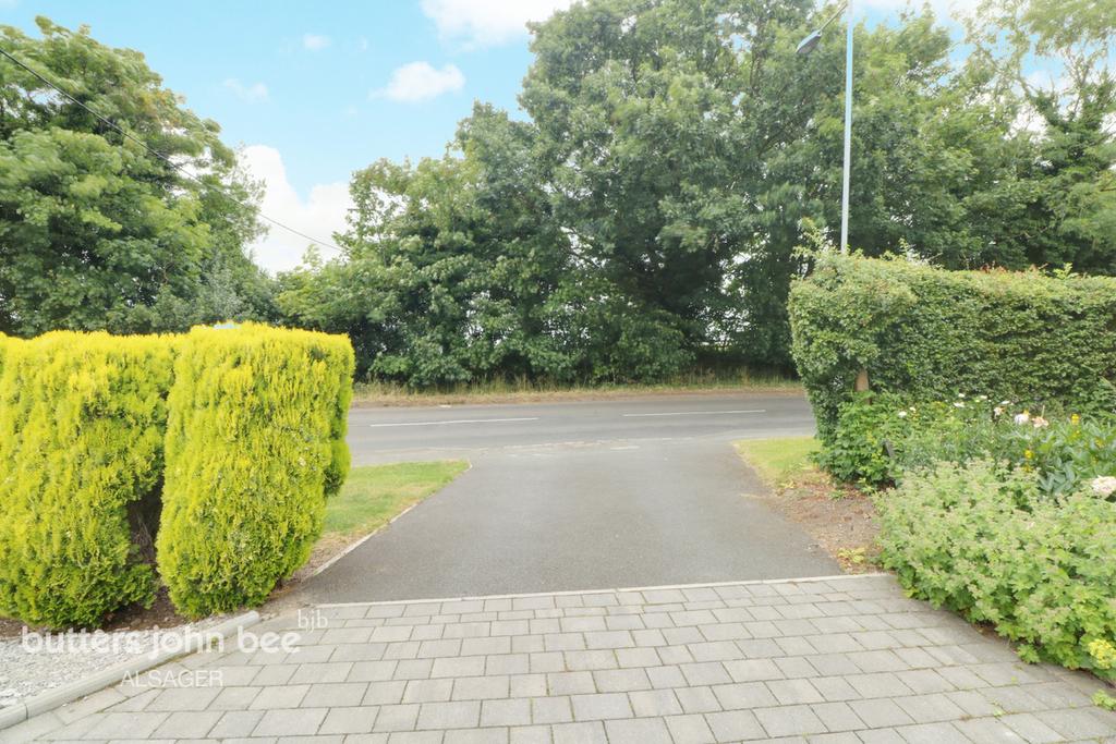 Alsager Road, Audley 2 bed detached bungalow £240,000