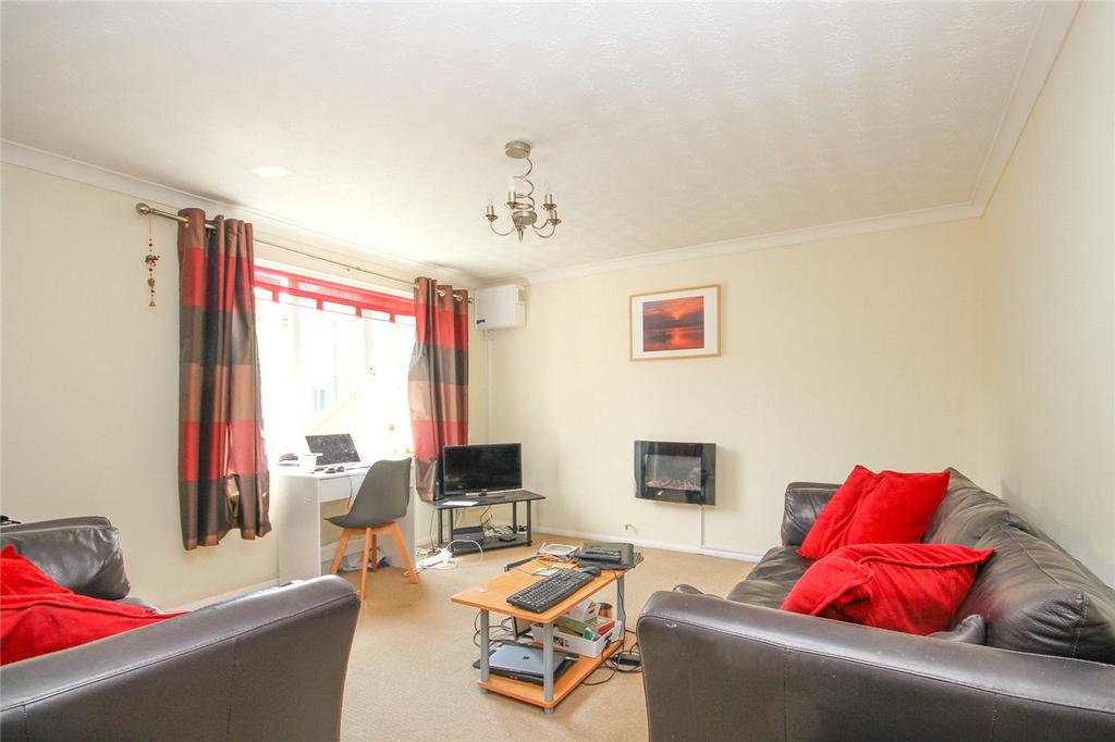 Wellington Drive, Welwyn Garden City... 1 bed flat £175,000