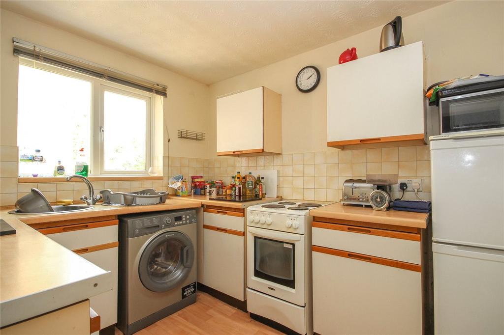 Wellington Drive, Welwyn Garden City... 1 bed flat £175,000