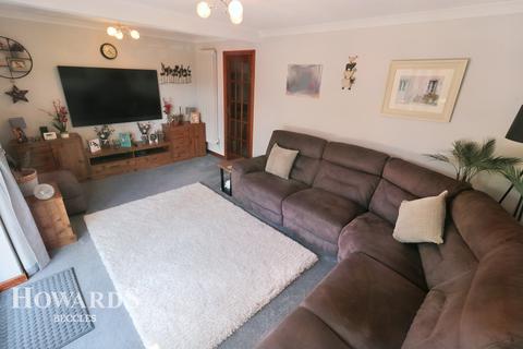 3 bedroom end of terrace house for sale - Lime Tree Avenue, LEISTON