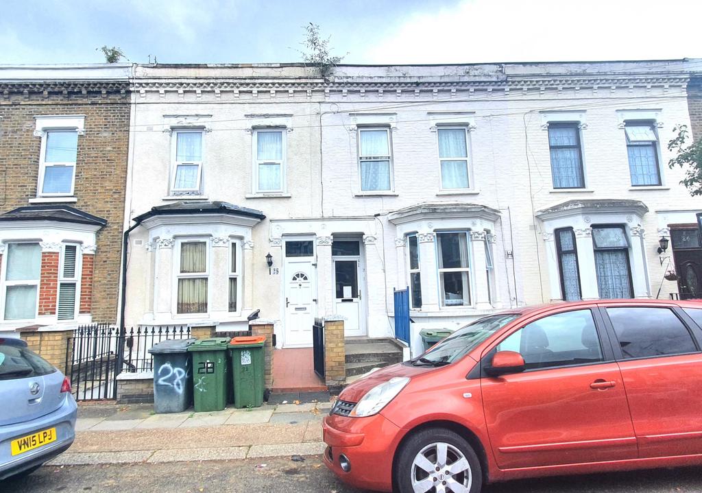 Studley Road, London, E7 9LX 2 bed flat £290,000