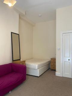 3 bedroom flat to rent - Arden Street, Edinburgh, EH9