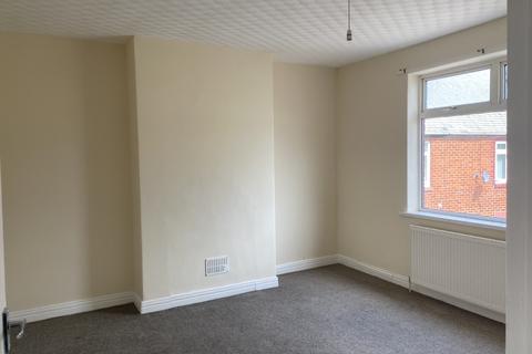 3 bedroom flat to rent - Relton Ave, Walker, Newcastle Upon Tyne