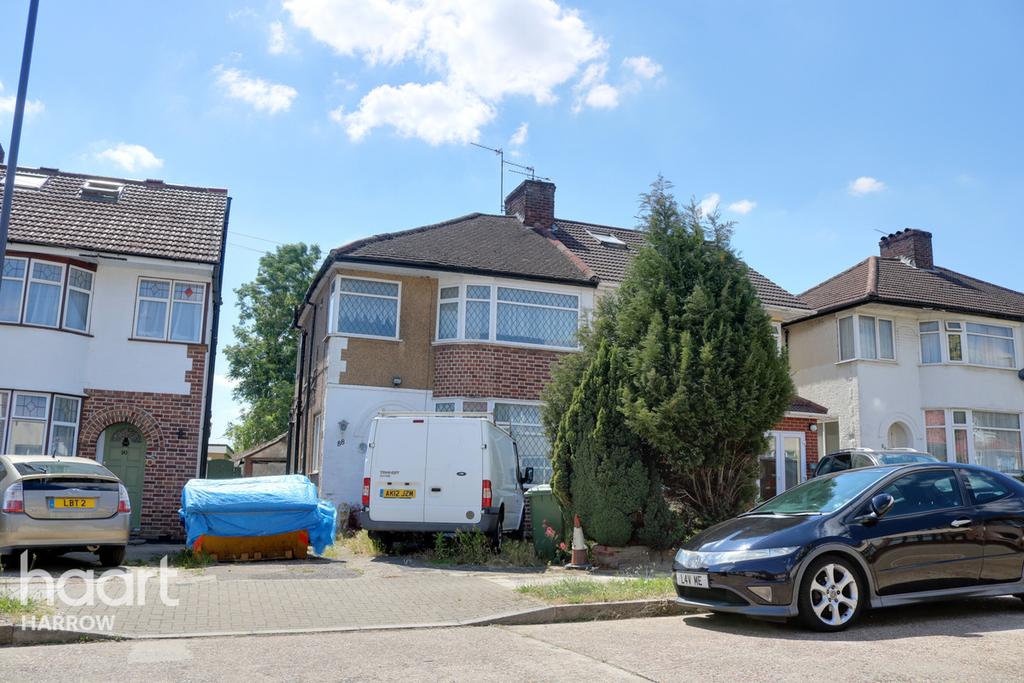 Bellamy Drive, Stanmore 3 bed semidetached house £585,000