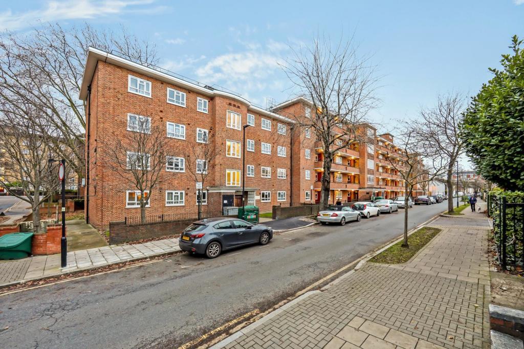 2 bedroom Flat for sale
