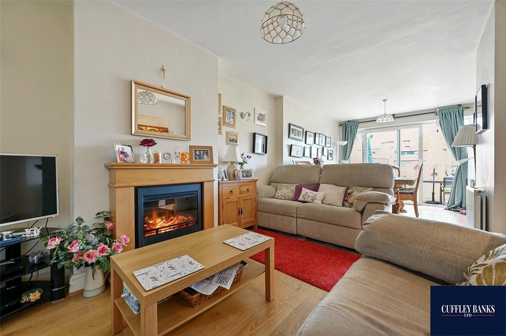 Empire Road, Perivale, Middlesex, UB6 3 bed terraced house for sale £