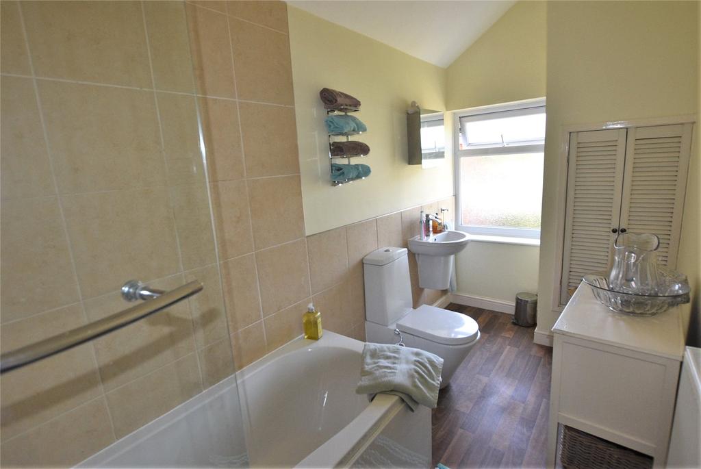 Frederick Road, Oldbury, West Midlands, B68 2 bed end of terrace house