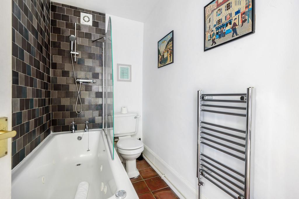 En-Suite Bathroom to Bedroom 1