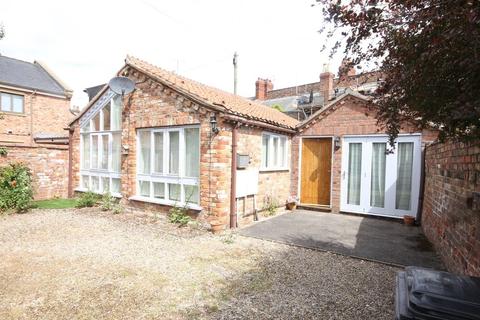 2 bedroom detached bungalow to rent - Church Mews, Lowther Street, York