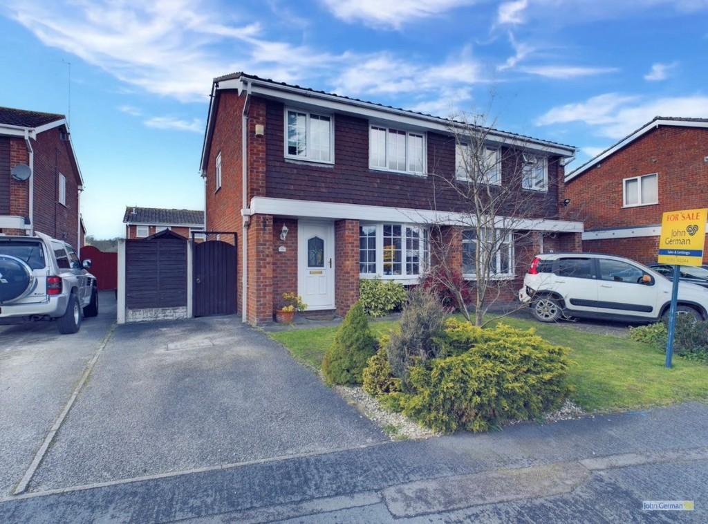Halcyon Way, Shobnall, BurtononTrent 3 bed semidetached house for