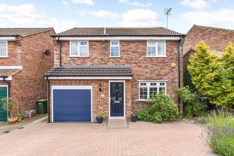 4 bedroom detached house to rent, Salisbury Close, Alton