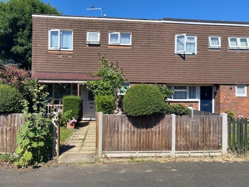 Morris Court, Waltham Abbey 3 bed semidetached house £1,500 pcm (£346 pw)