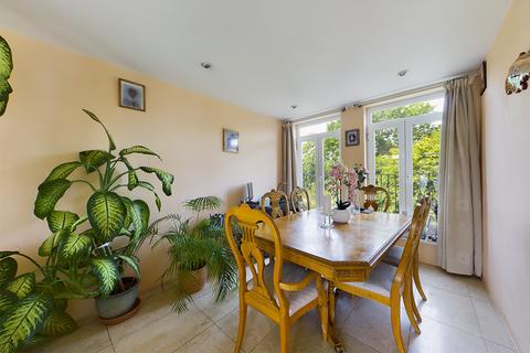 76 Azalea Walk, Pinner, HA5 2EH