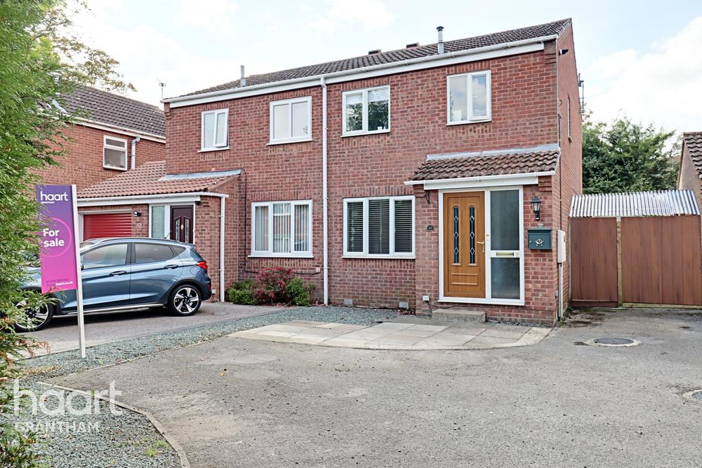 Mareham Lane, SLEAFORD 3 bed semidetached house £175,000