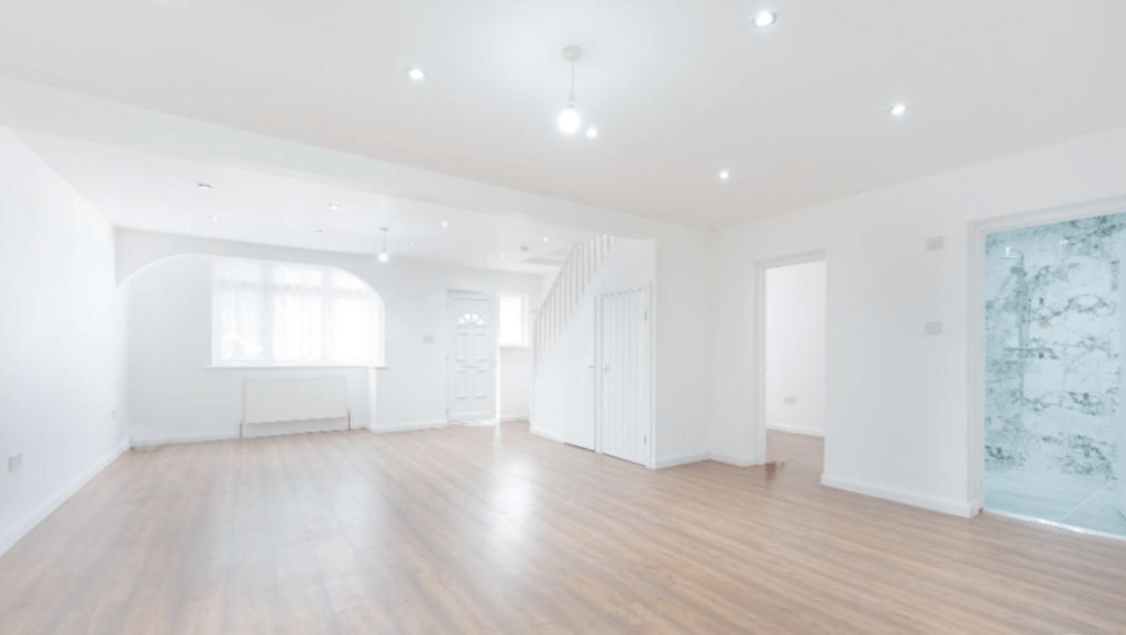 5 Bedroom End of Terraced House