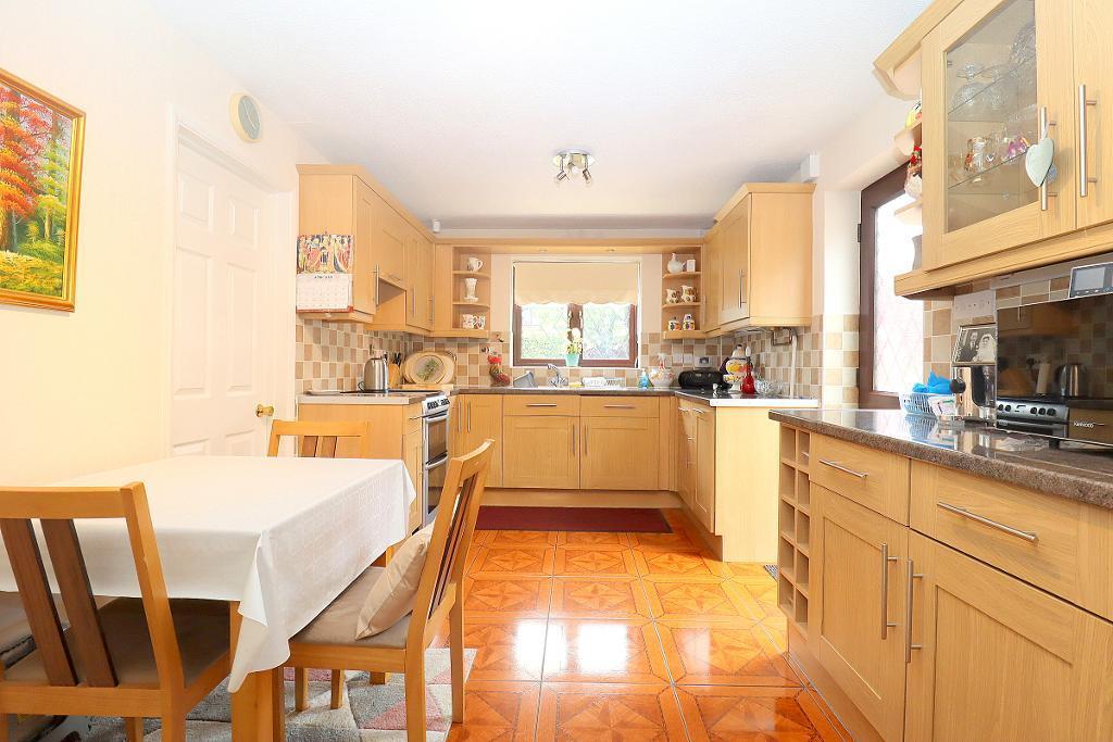 Ryefield, Barton Hills, Luton... 3 bed detached house £400,000