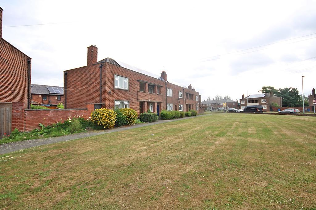 Poplars Avenue, Warrington, WA2 1 bed apartment £575 pcm (£133 pw)