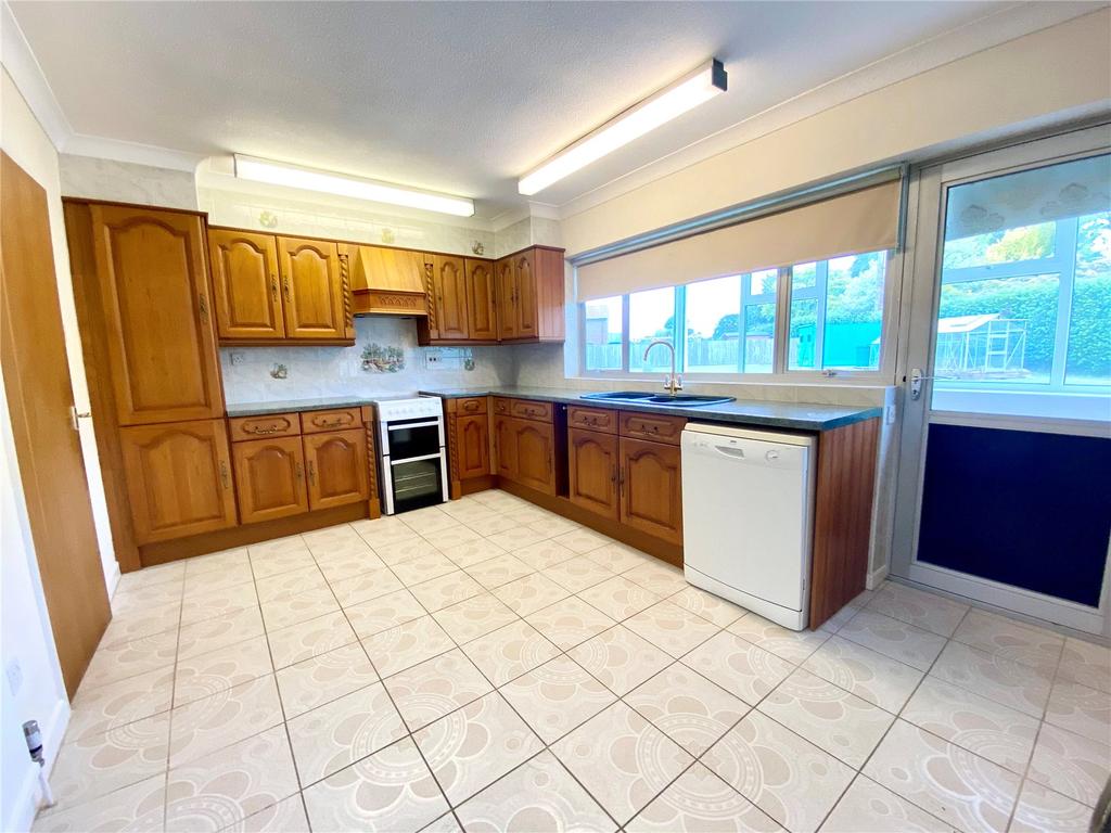 Loveridge Lane, Tatworth, Chard... 3 bed bungalow £1,650 pcm (£381 pw)