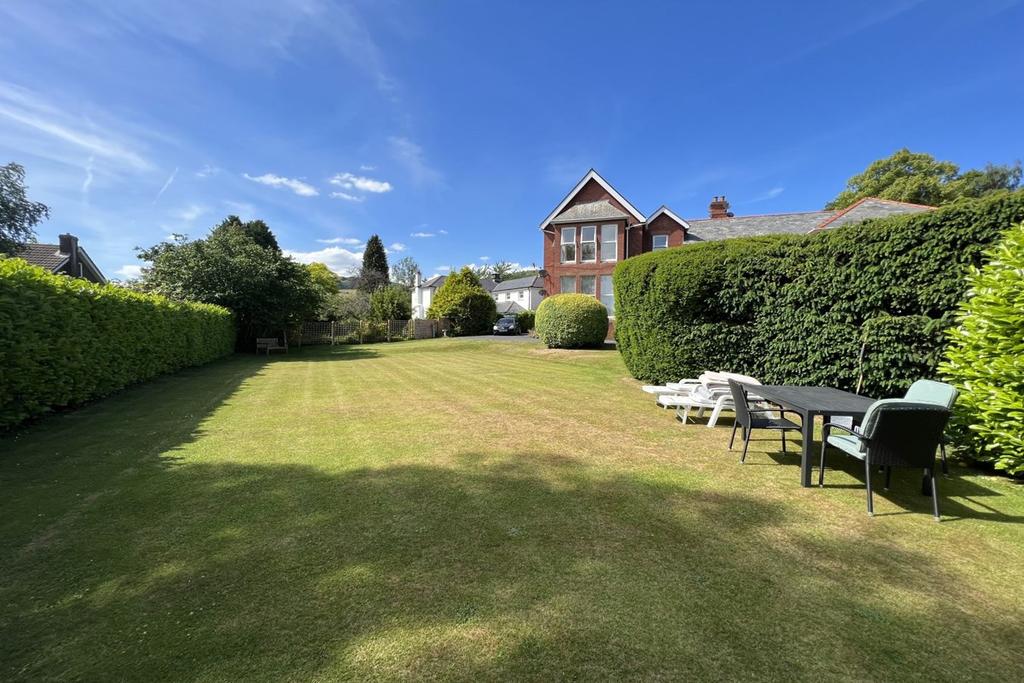Chapel Road, Abergavenny, NP7 3 bed apartment £400,000