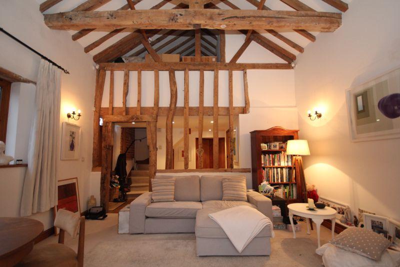 Princes Risborough 2 bed barn £1,300 pcm (£300 pw)
