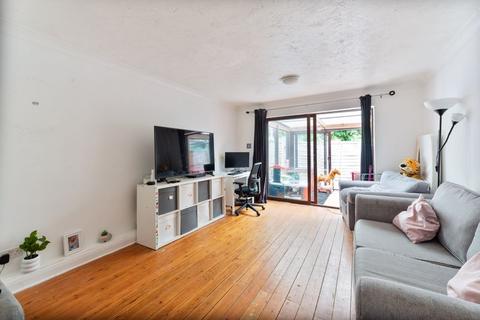 37 Alpine View, Carshalton, SM5 3QJ