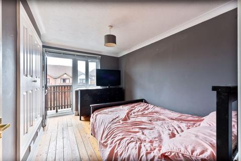 37 Alpine View, Carshalton, SM5 3QJ