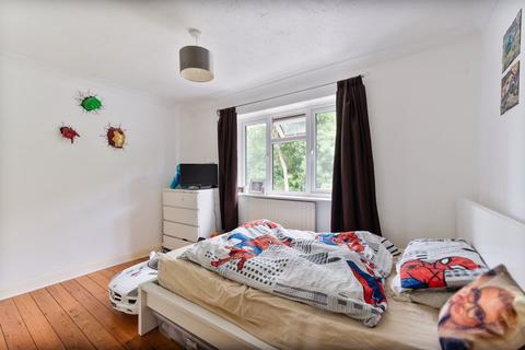 37 Alpine View, Carshalton, SM5 3QJ