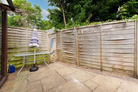 37 Alpine View, Carshalton, SM5 3QJ