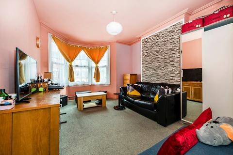 1 bedroom flat for sale, Carlingford Road, London, N15